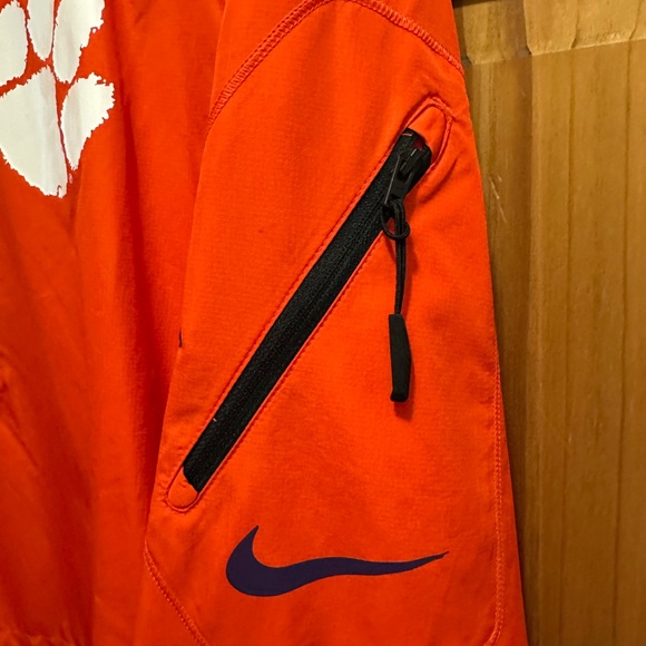 Men’s Clemson University Orange Nike 1/4 Zip Windbreaker Pullover - Picture 5 of 9